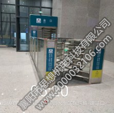 柳州站矩形、半高單向門和護欄